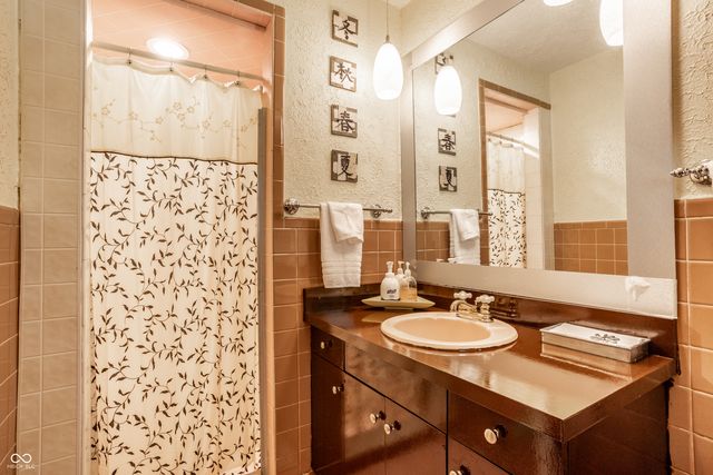 4825 Kessler Boulevard East Drive, Indianapolis, IN 46220