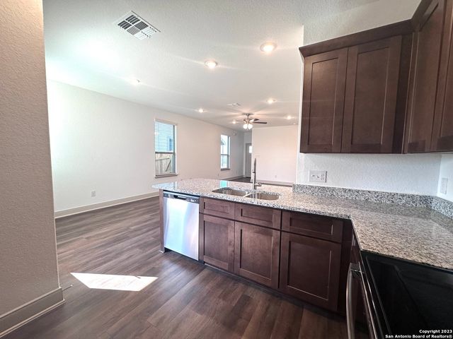 7536 Magnolia Vlg Unit 102, San Antonio, TX 78252