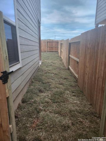 7536 Magnolia Vlg Unit 102, San Antonio, TX 78252