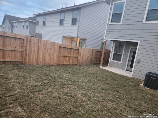 7536 Magnolia Vlg Unit 102, San Antonio, TX 78252