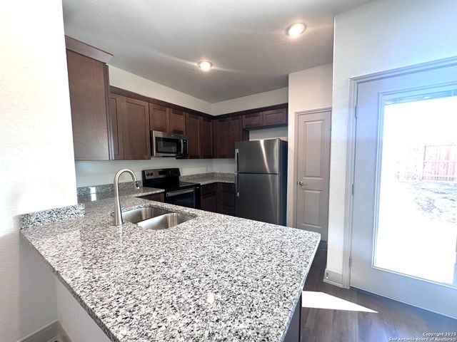 7536 Magnolia Vlg Unit 102, San Antonio, TX 78252