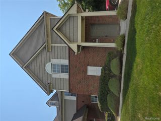 27640 Hidden Oaks Drive, Trenton, MI 48183