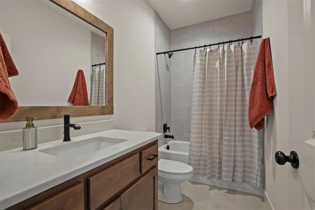 1227 Larkspur Place, Raymore, MO 64083
