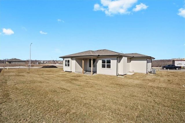 1227 Larkspur Place, Raymore, MO 64083