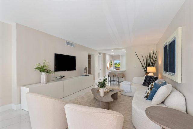 2200 NE 33rd Avenue 2J, Fort Lauderdale, FL 33305
