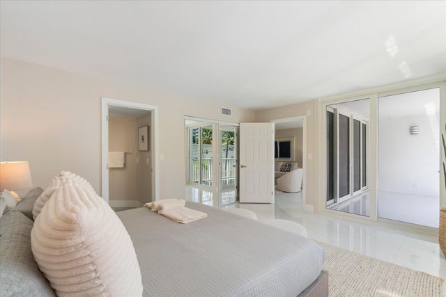 2200 NE 33rd Avenue 2J, Fort Lauderdale, FL 33305