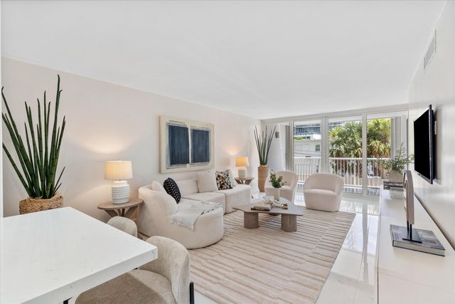 2200 NE 33rd Avenue 2J, Fort Lauderdale, FL 33305