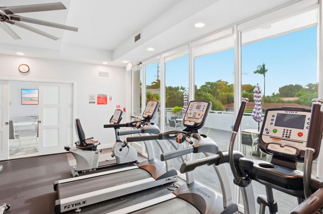 2200 NE 33rd Avenue 2J, Fort Lauderdale, FL 33305