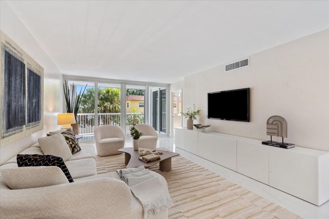 2200 NE 33rd Avenue 2J, Fort Lauderdale, FL 33305