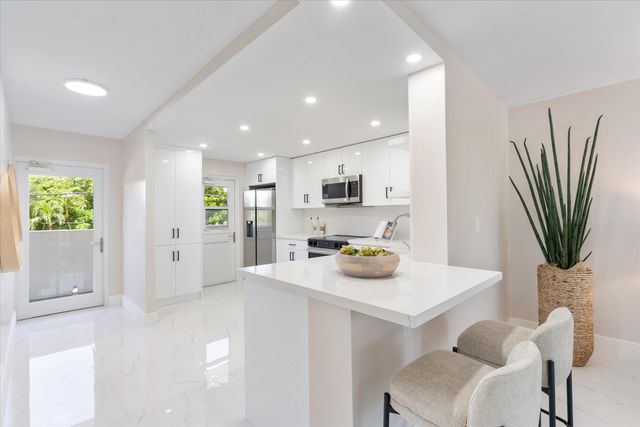 2200 NE 33rd Avenue 2J, Fort Lauderdale, FL 33305