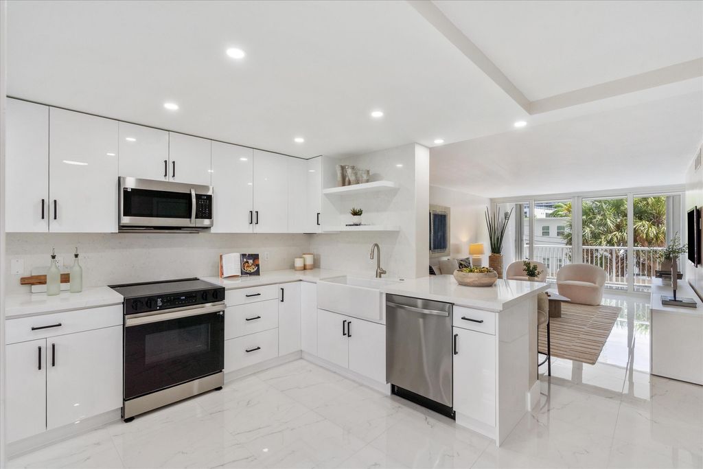 2200 NE 33rd Avenue 2J, Fort Lauderdale, FL 33305