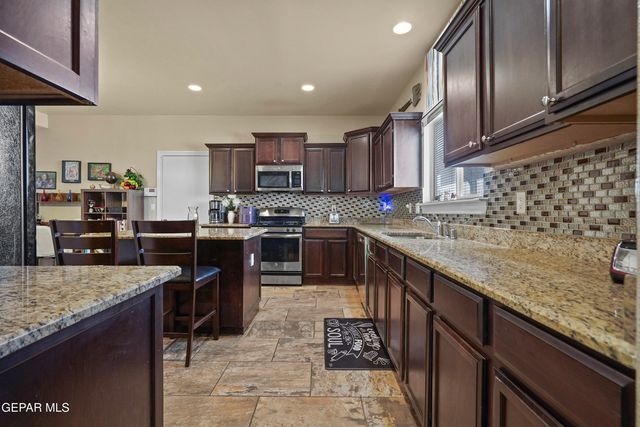 2072 ROBERT MINNIE Place A, El Paso, TX 79938