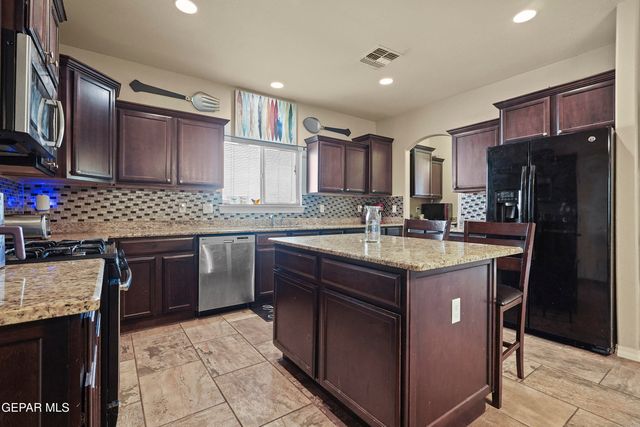 2072 ROBERT MINNIE Place A, El Paso, TX 79938