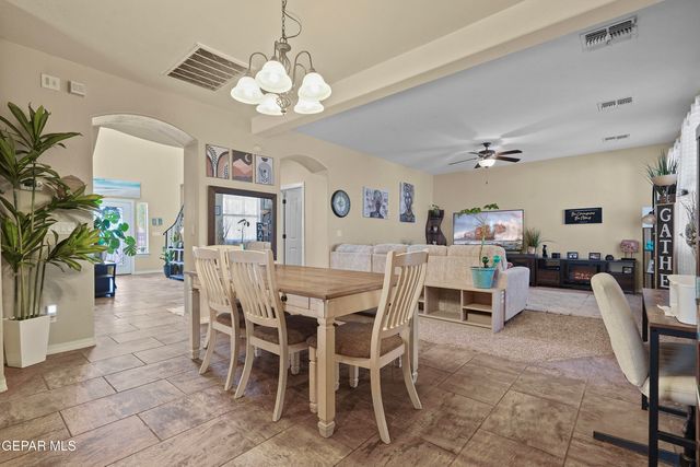 2072 ROBERT MINNIE Place A, El Paso, TX 79938