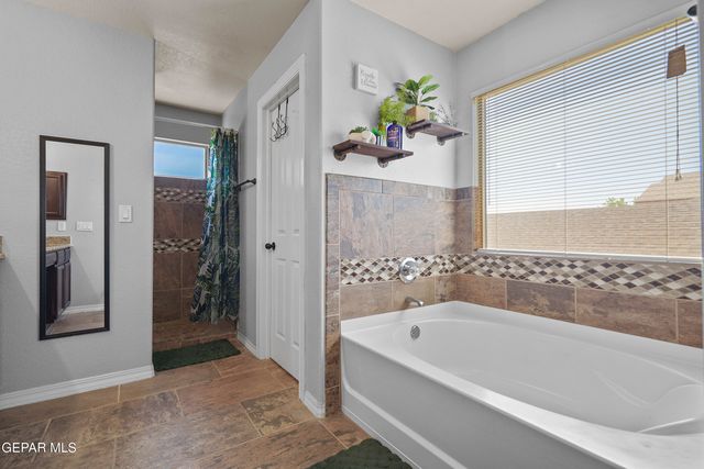 2072 ROBERT MINNIE Place A, El Paso, TX 79938