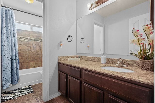 2072 ROBERT MINNIE Place A, El Paso, TX 79938