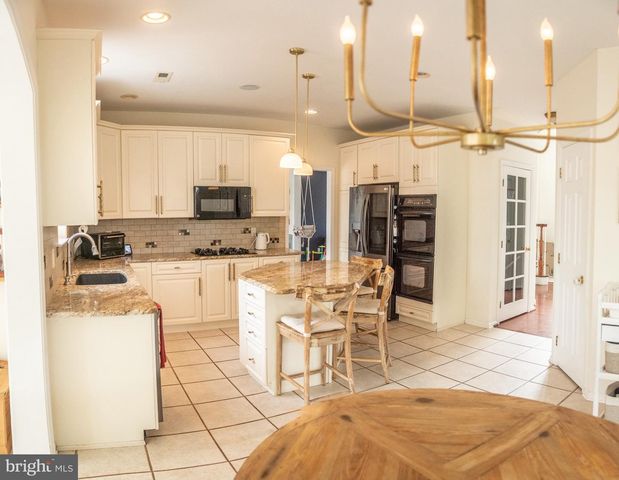 208 BELGIAN DR, Spring City, PA 19475