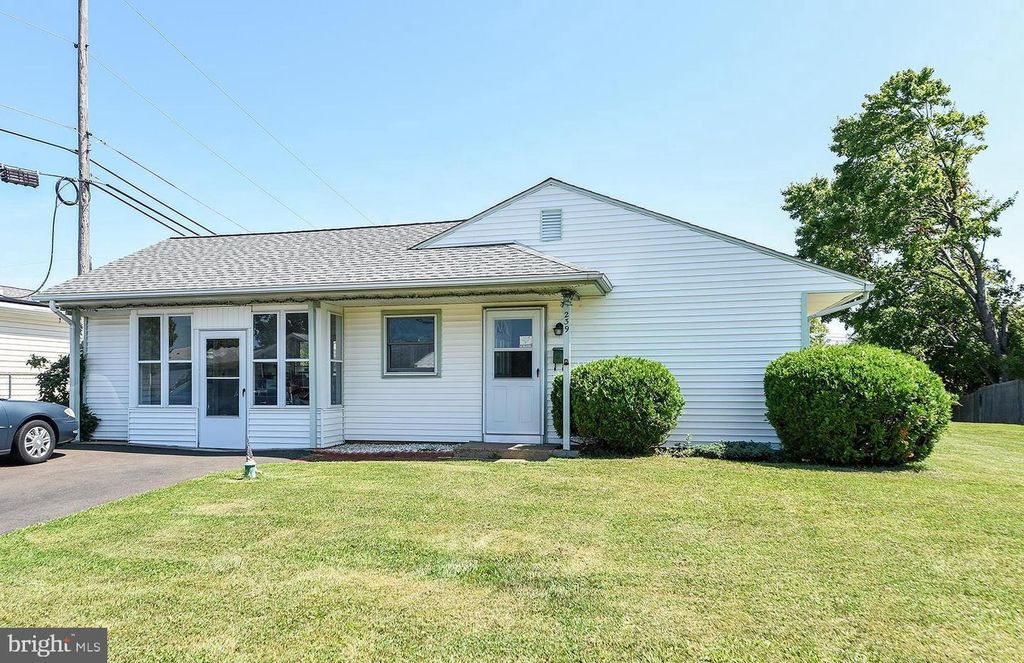239 TEWKSBURY RD, Fairless Hills, PA 19030