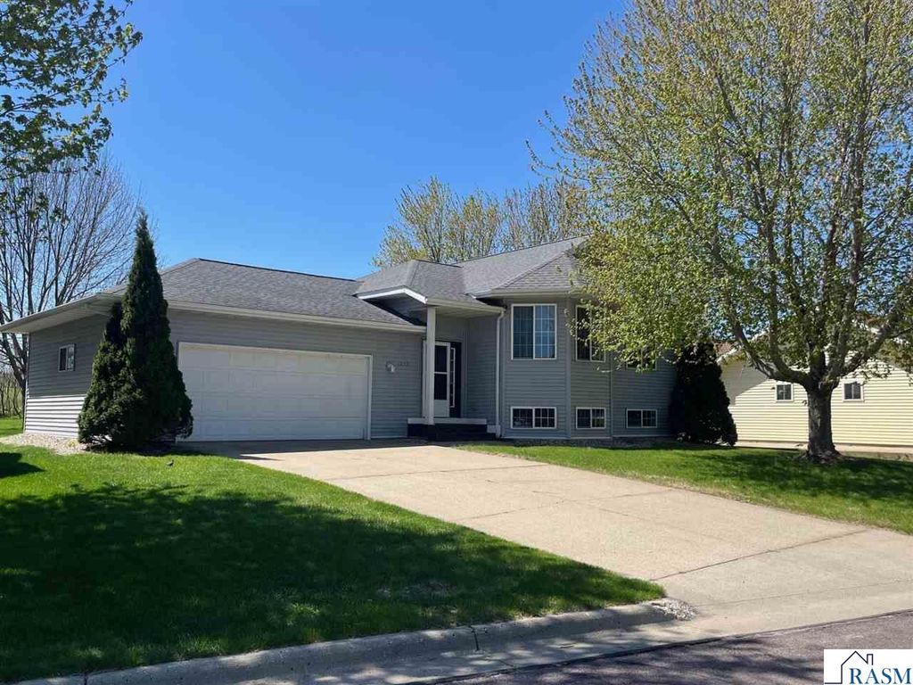 1232 SW Menk Drive, St. Peter, MN 56082