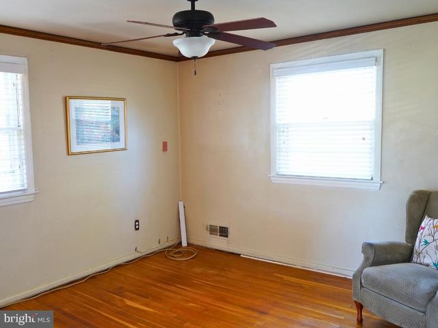 8301 LEGATION RD, Hyattsville, MD 20784
