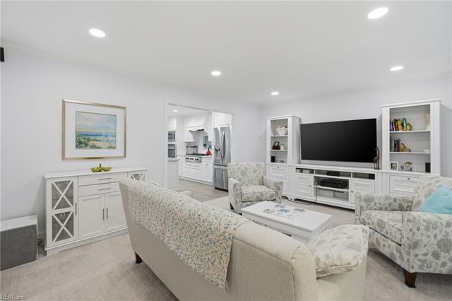 3913 Regal CT, Virginia Beach, VA 23452
