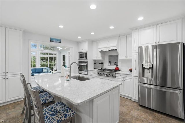 3913 Regal CT, Virginia Beach, VA 23452