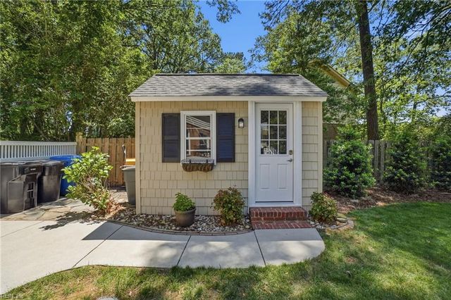 3913 Regal CT, Virginia Beach, VA 23452