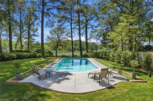 3913 Regal CT, Virginia Beach, VA 23452