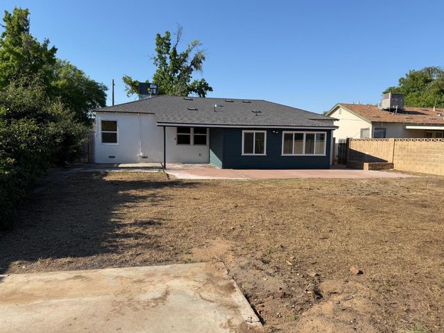 74 E Garland Avenue, Fresno, CA 93704