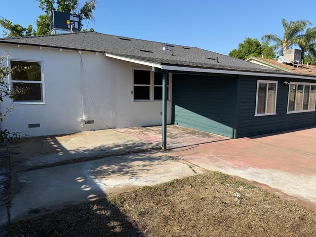74 E Garland Avenue, Fresno, CA 93704