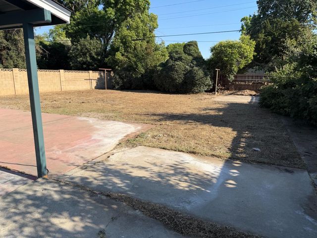74 E Garland Avenue, Fresno, CA 93704