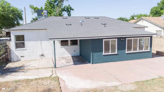 74 E Garland Avenue, Fresno, CA 93704