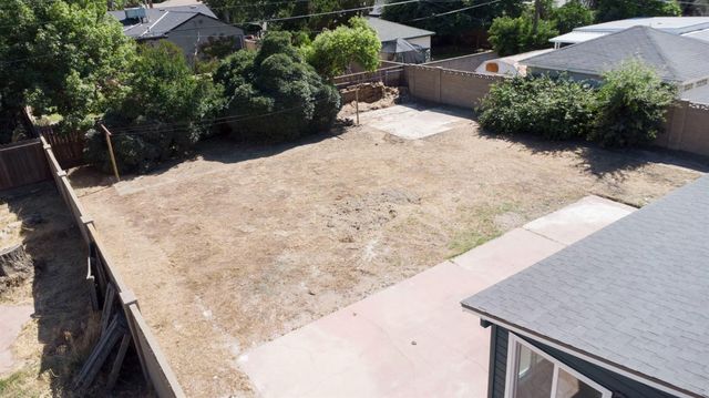 74 E Garland Avenue, Fresno, CA 93704