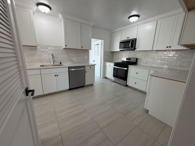 74 E Garland Avenue, Fresno, CA 93704