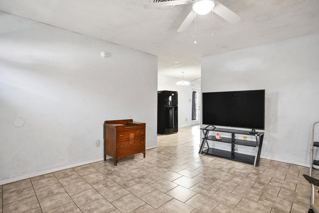 1810 E Colgate Street, Lubbock, TX 79403