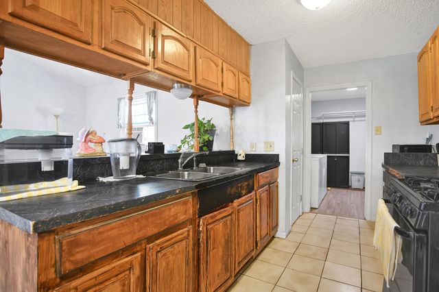 1810 E Colgate Street, Lubbock, TX 79403