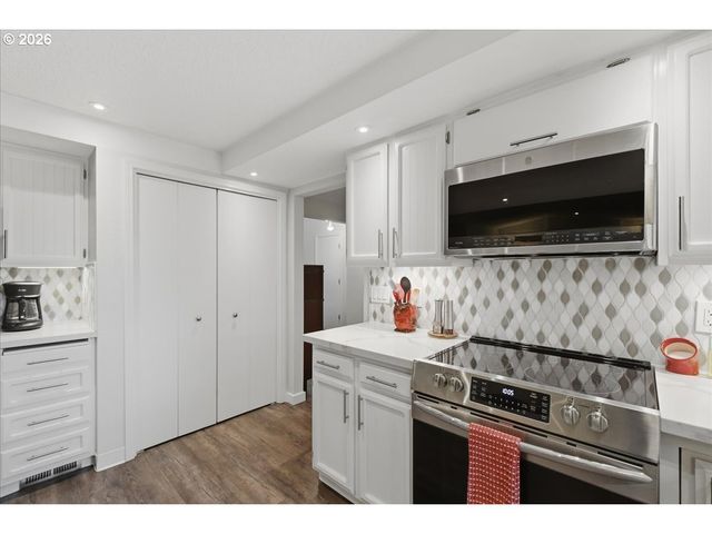 12003 Se 16TH Cir, Vancouver, WA 98683