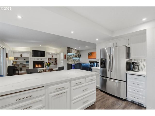 12003 Se 16TH Cir, Vancouver, WA 98683