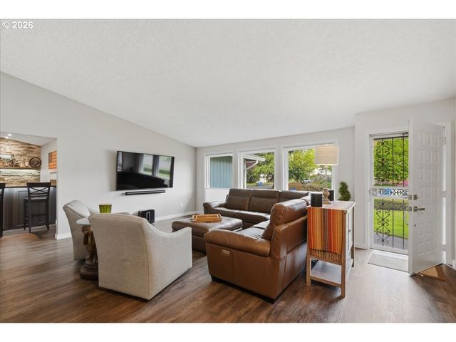 12003 Se 16TH Cir, Vancouver, WA 98683