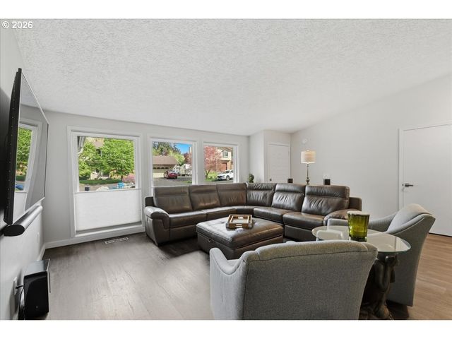 12003 Se 16TH Cir, Vancouver, WA 98683