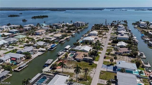 207 Ibis ST, Fort Myers Beach, FL 33931