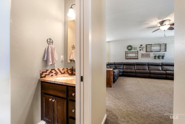 2083 Tendoy St, Twin Falls, ID 83301