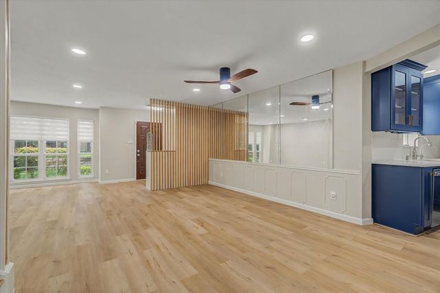13198 Trail Hollow Drive 3198, Houston, TX 77079