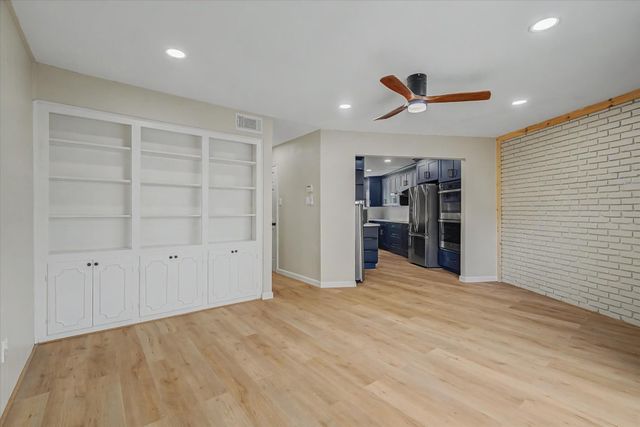 13198 Trail Hollow Drive 3198, Houston, TX 77079