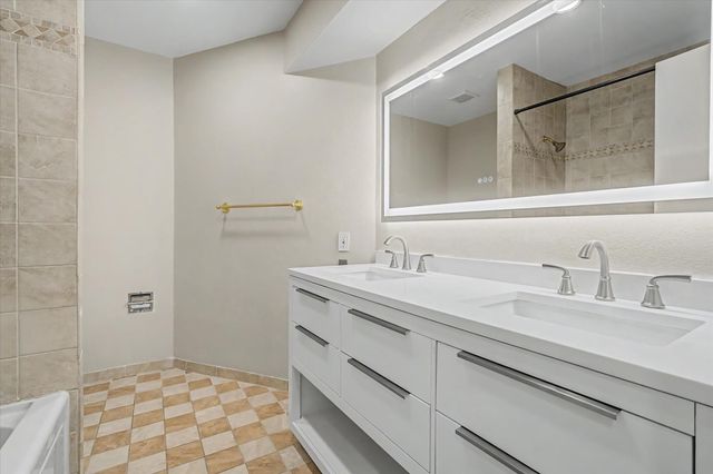 13198 Trail Hollow Drive 3198, Houston, TX 77079
