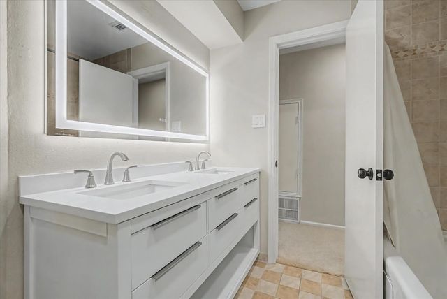 13198 Trail Hollow Drive 3198, Houston, TX 77079