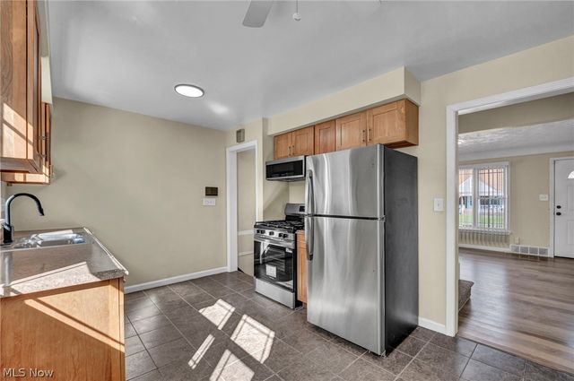 24940 Devoe Avenue, Euclid, OH 44123