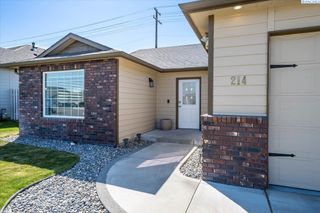 214 S Belfair Pl, Kennewick, WA 99336