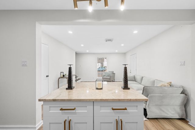 2012 Brun Street A, Houston, TX 77019