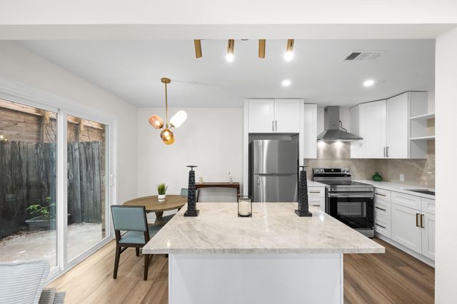 2012 Brun Street A, Houston, TX 77019